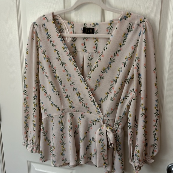 SOLD 💚 OLM Light Pink Floral Wrap Flattering Peplum Top L - Picture 5 of 11